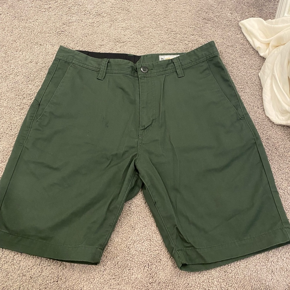 Volcom Shorts Men’s size 34 Green